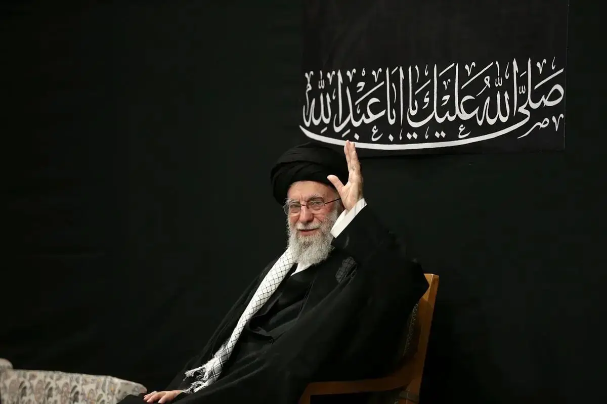 اولین تصاویر از حضور رهبر معظم انقلاب در مراسم عزاداری شب عاشورای حسینی + عکس