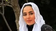 سمانه پاکدل با تیپی متفاوت در کافه‌ای دنج؛ ژستی عاشقانه و خاص