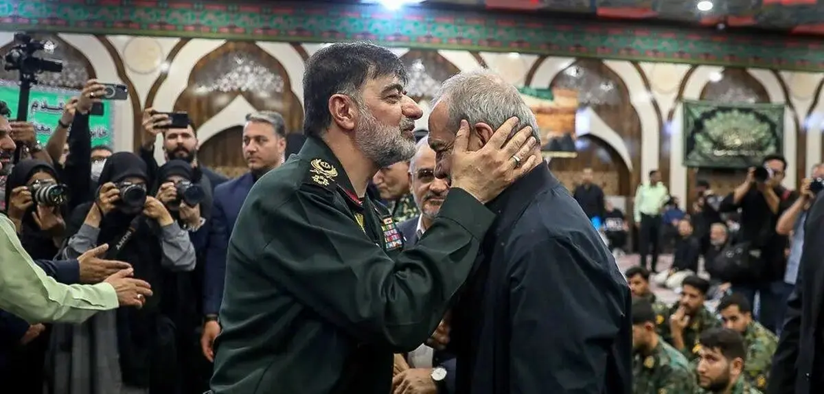 بوسه سردار رادان بر پیشانی مسعود پزشکیان