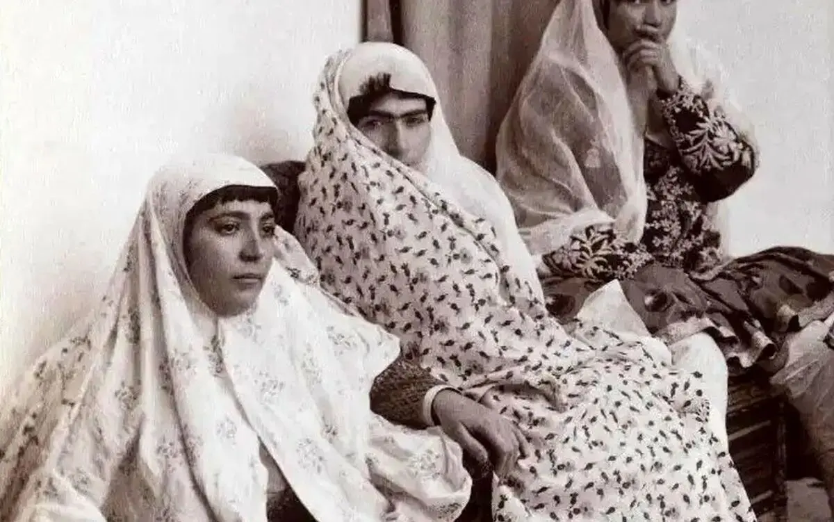 سفر به عصر قاجار؛ از «بساط آبگوشت ناصرالدین شاه» تا «گربۀ مادر احمدشاه»