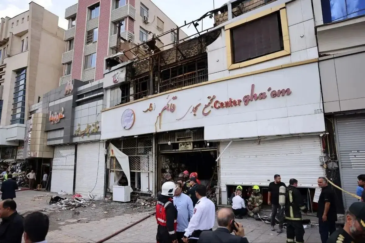 بررسی حادثه آتش‌سوزی مجتمع تجاری در میدان ۱۷ شهریور