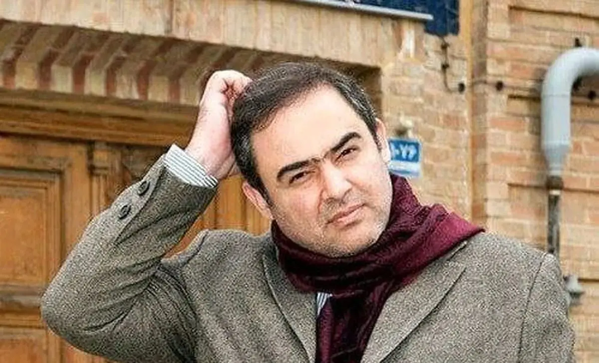 عکس زیرخاکی از حسین دهباشی و وحید جلیلی در کنار سرباز آمریکایی