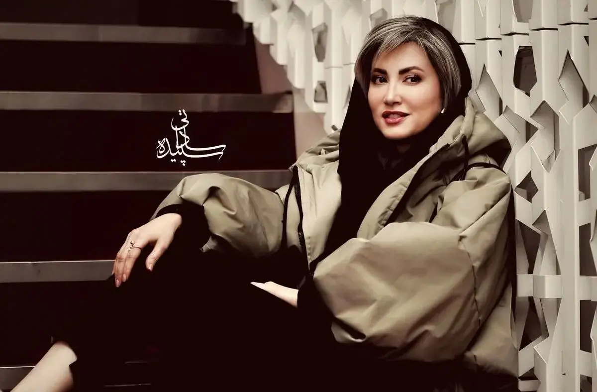 درخشش سمیرا حسینی کنار دریا