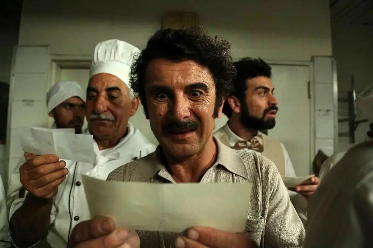 کوکتل مولوتوف به اکران آنلاین رسید