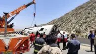 فوتی های حادثه واژگونی اتوبوس محور فیروزآباد به کوار به ۲۲ نفر رسید/ هیچ‌یک از سرنشینان اتوبوس بدون آسیب نیستند