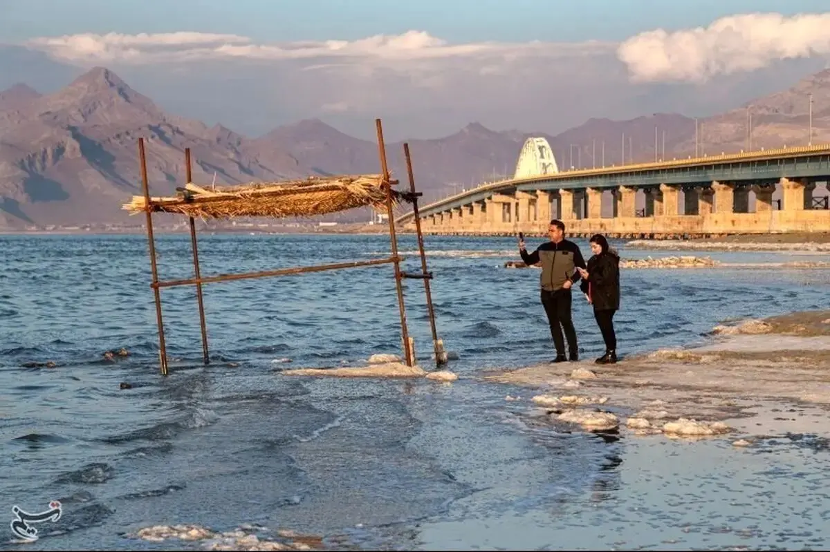 دریاچه ارومیه به طور کامل خشک شد