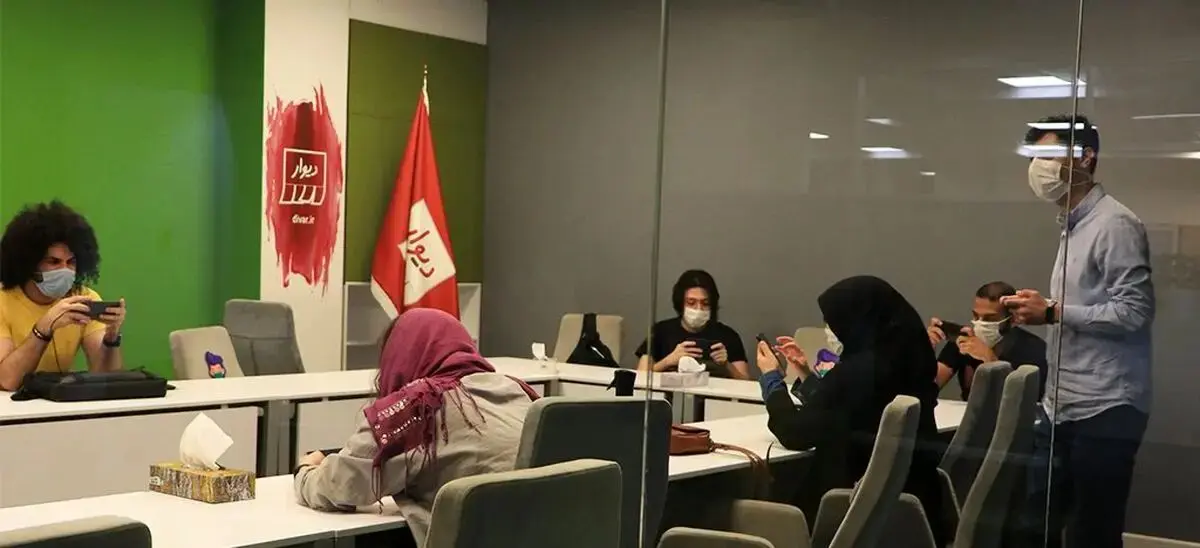 رد صلاحیت حسام آرمندهی و منوط‌شدن پذیرش شرکت دیوار در بورس به خروج او