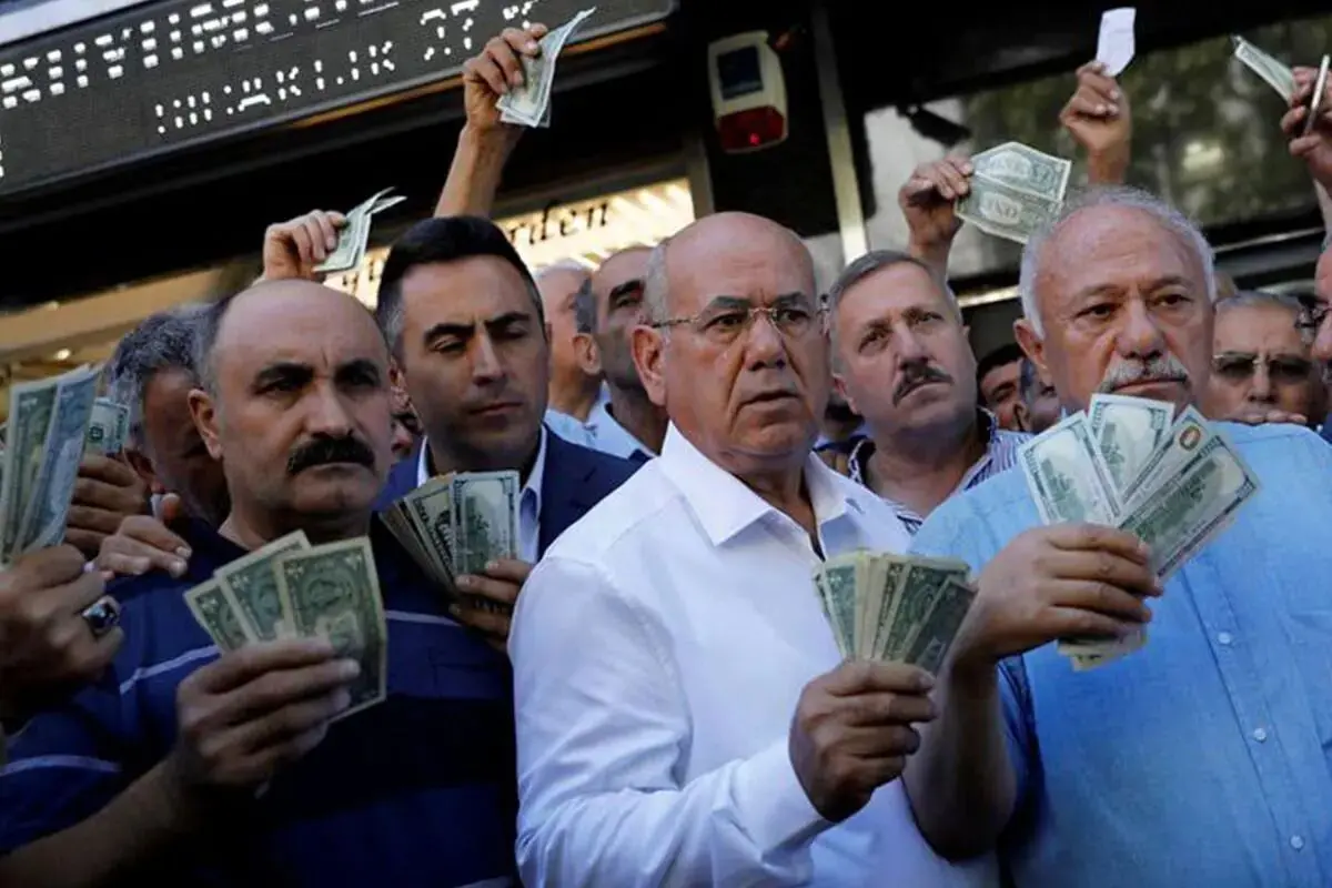 پیش بینی قیمت دلار پنجشنبه ۱۶ مرداد 1404
