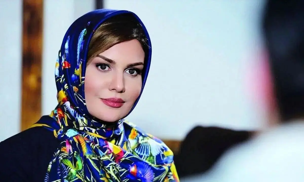 عکس زیبای همسر وهب نصرانی سریال مختارنامه در کنار برج ایفل