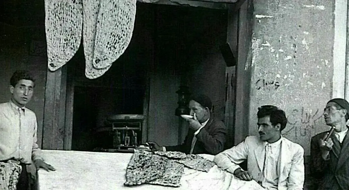 عکسی جالب از نانوایی سنگکی شیراز در دوران قاجار