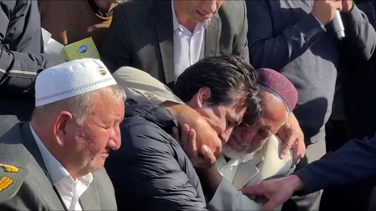 اشک‌های بی امان فرهاد قائمی در آغوش پدر صابر کاظمی