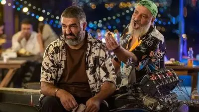 خانوم والده با رضا عطاران به سینما می‌آید