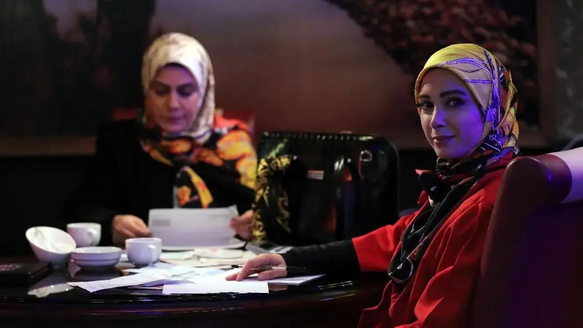 عکس| سفر به تاریخ؛ «تینا وصال» در کنار «جواد جوادی و مسعود تابش» در پشت‌صحنه «بچه مهندس»