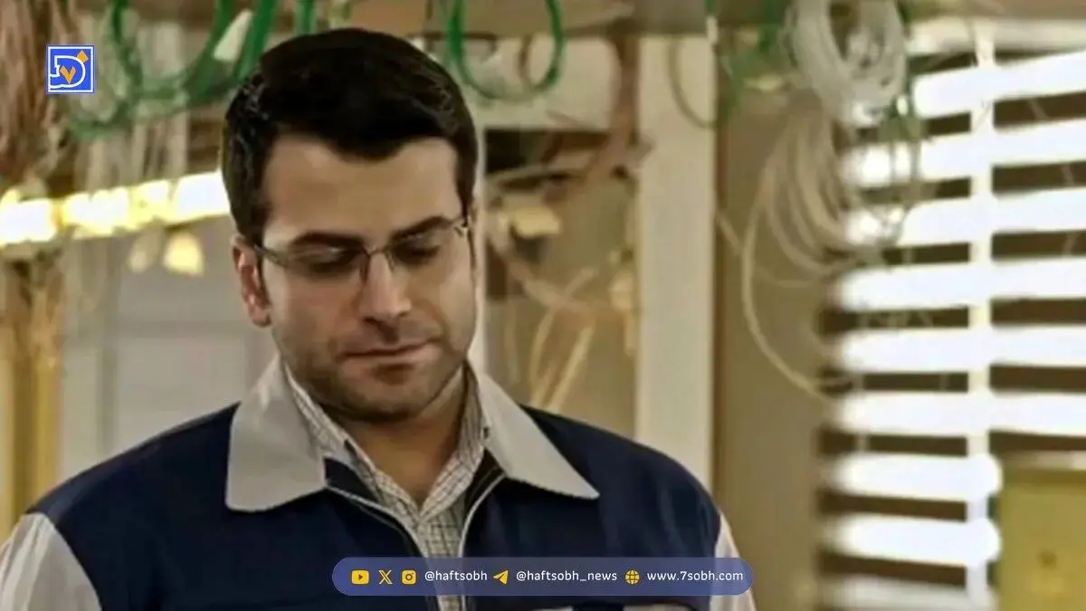 عکس| سفر در زمان؛ «جواد جوانِ» سریال بچه مهندس 3 در حال بوسه زدن بر شانه «سعید راد»