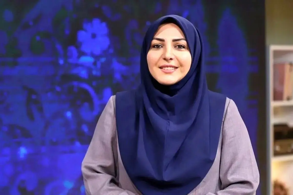 رونمایی المیرا شریفی مقدم از کت و دامن زیبایش و کفش های پاشنه بلند مجلسی اش در کنار 3 خانم مجری