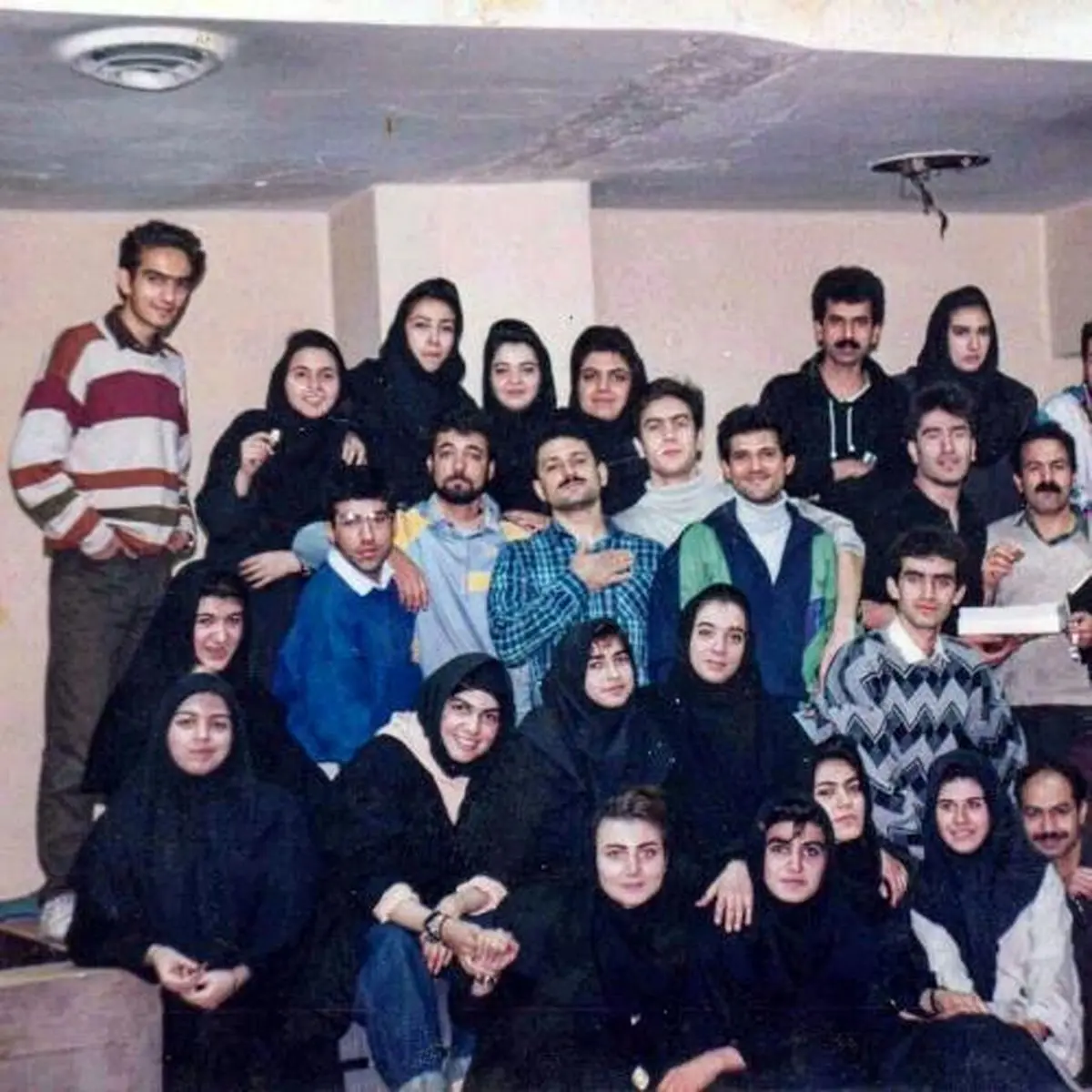 عکسی دیدنی از دوران دانشجویی بیژن بنفشه‌خواه، مژده شمسایی، پانته‌آ بهرام و الگو خانم «پایتخت»