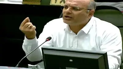 لک علی‌آبادی: اگر پاسخ شفاف نباشد، استیضاح وزیر ورزش قوت می‌گیرد