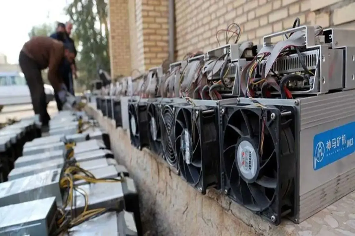 کشف ۳۸۵ ماینر قاچاق از انبار یک کارخانه