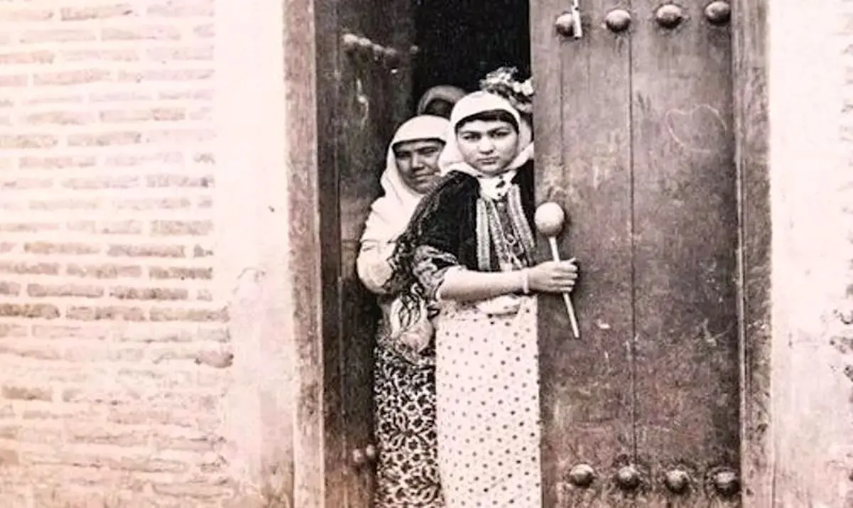 آلبوم عکس فرزندان ناصرالدین‌شاه و زنان اشراف‌زاده ایران