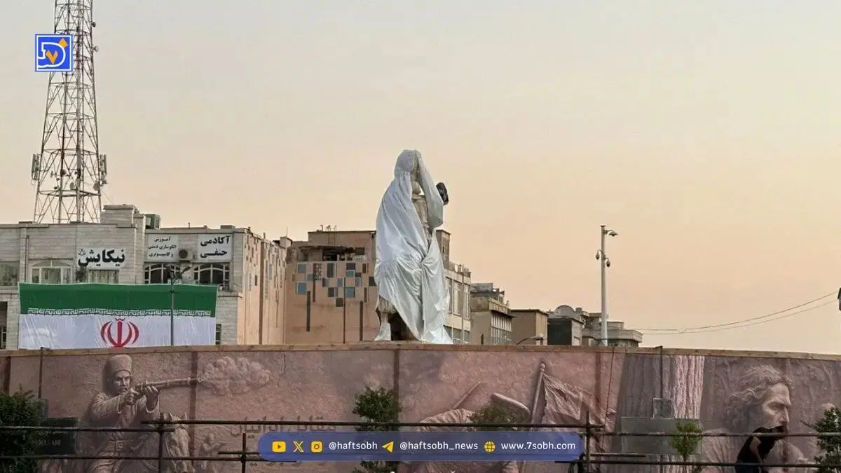 مجسمه والرین بعد از میدان انقلاب، به میدان آزادی منتقل می‌شود