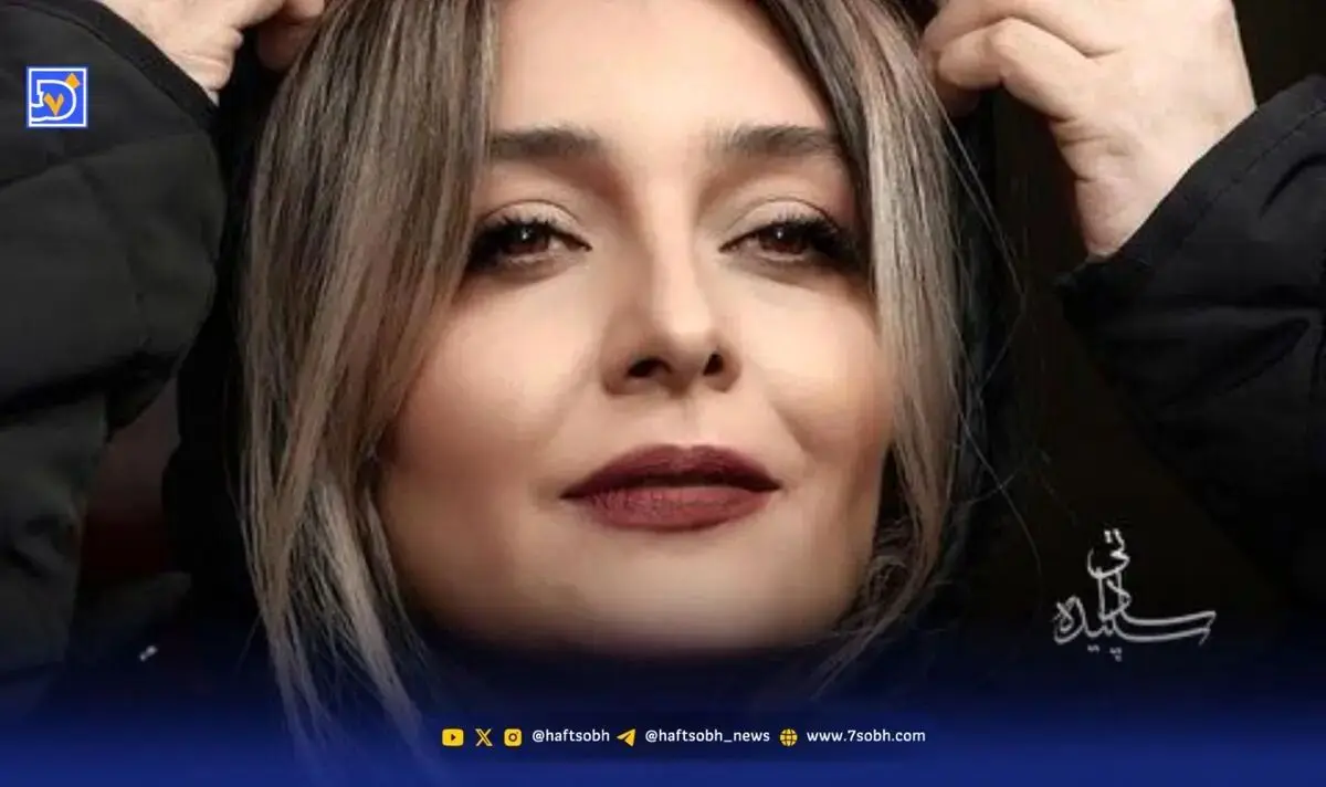 نگاهی به چیدمان سالن زیبایی دوبلکس ساره بیات؛ از سقف بلند تا مبلمان سفید و گلبهی مدرن و گیاهان طبیعی و لوستر های مینیمال