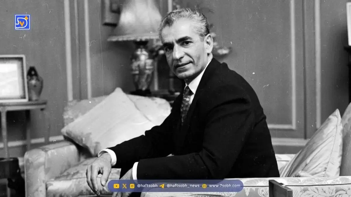 قاب تاریخ | بازدید محمدرضا پهلوی از مجسمه شاپور اول ساسانی؛ سال 1336