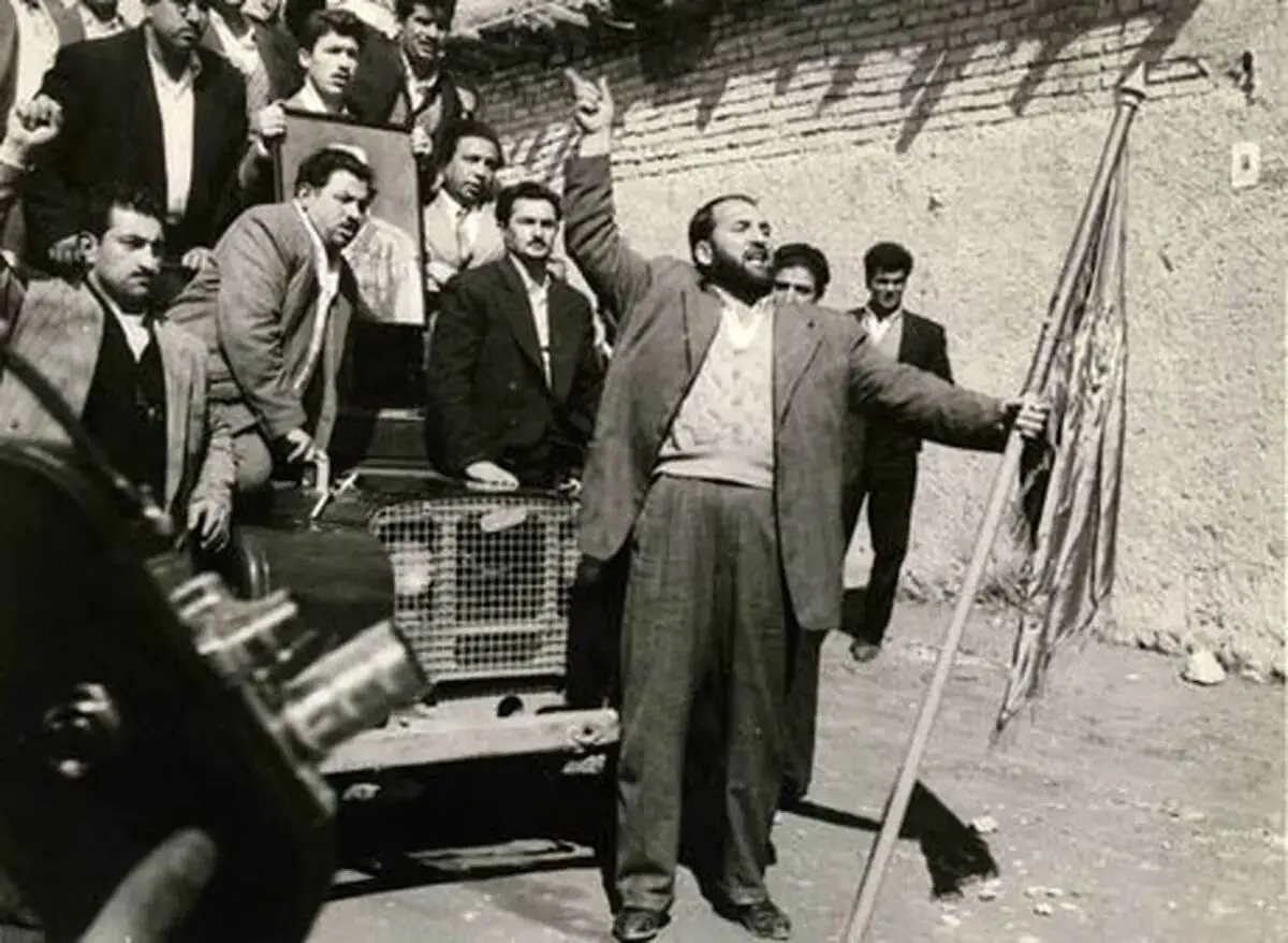 تونل زمان | شعبون بی‌مخ و نورمن ویزدوم در زورخانه؛ سال 1348