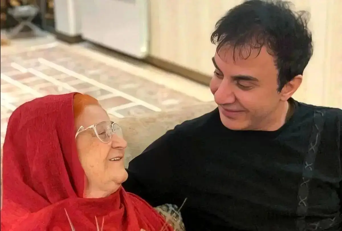 عیادت آشا محرابی از مادر عمو پورنگ و سلفی سه نفره