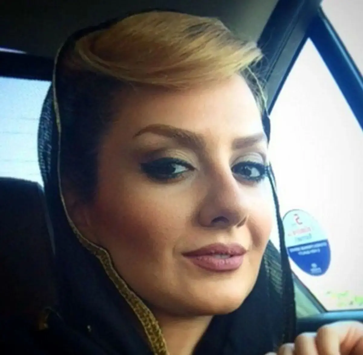 نگاهی به استایل عروسی و متفاوت بیتا سحرخیز در ماشین