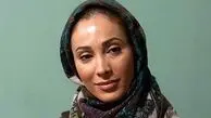 فیلم/ نگاهی به مراسم ختم لاکچری پدر سحر زکریا و میز عزای او با تزئین حلوا و میوه آرایی و چیدمان شمع و عکس دو عزیز از دست رفته اش مزین به صدای علیضا قربانی