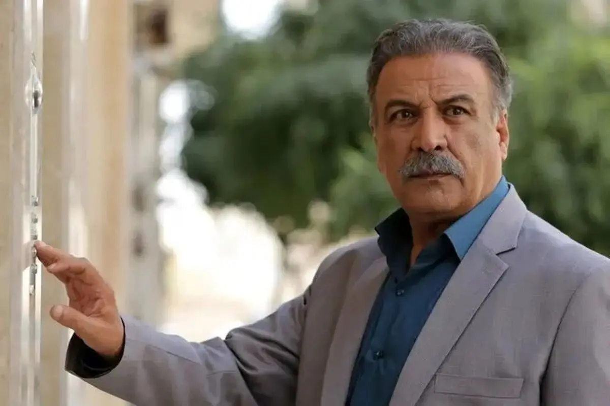 سفر در زمان | عبدالرضا اکبری «امید ثروتیان» آنام در حال پیاده روی 8 سال بعد سریال