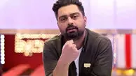پرچم ایران روی لباس ایمان قیاسی در شب یلدا