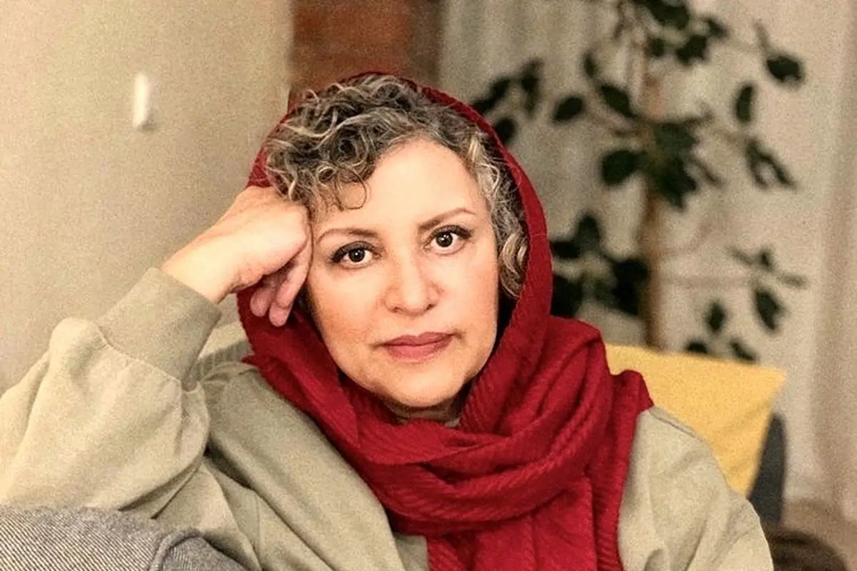 جشن تولد 63 سالگی رویا تیموریان با کیک شکلاتی
