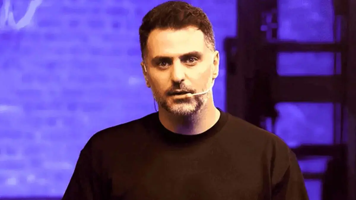 علی ضیا ممنوع‌الکار شد!