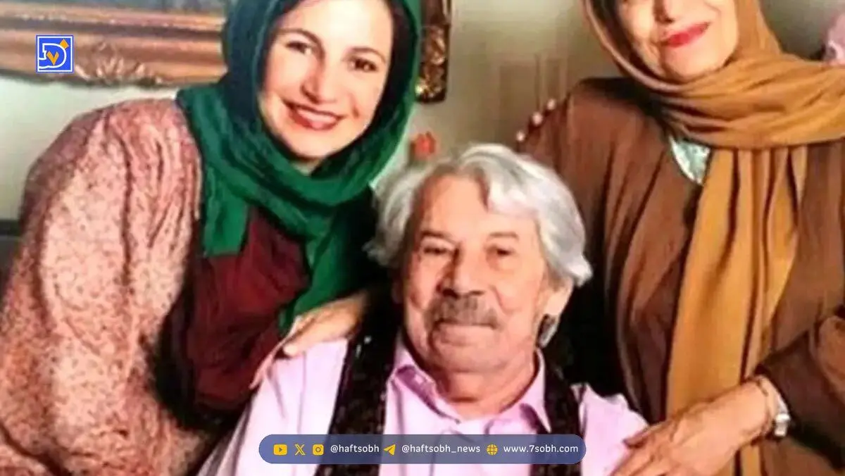«داوود رشیدی» در ۳۸ سالگی در کنار «بهروز وثوقی» در کافه