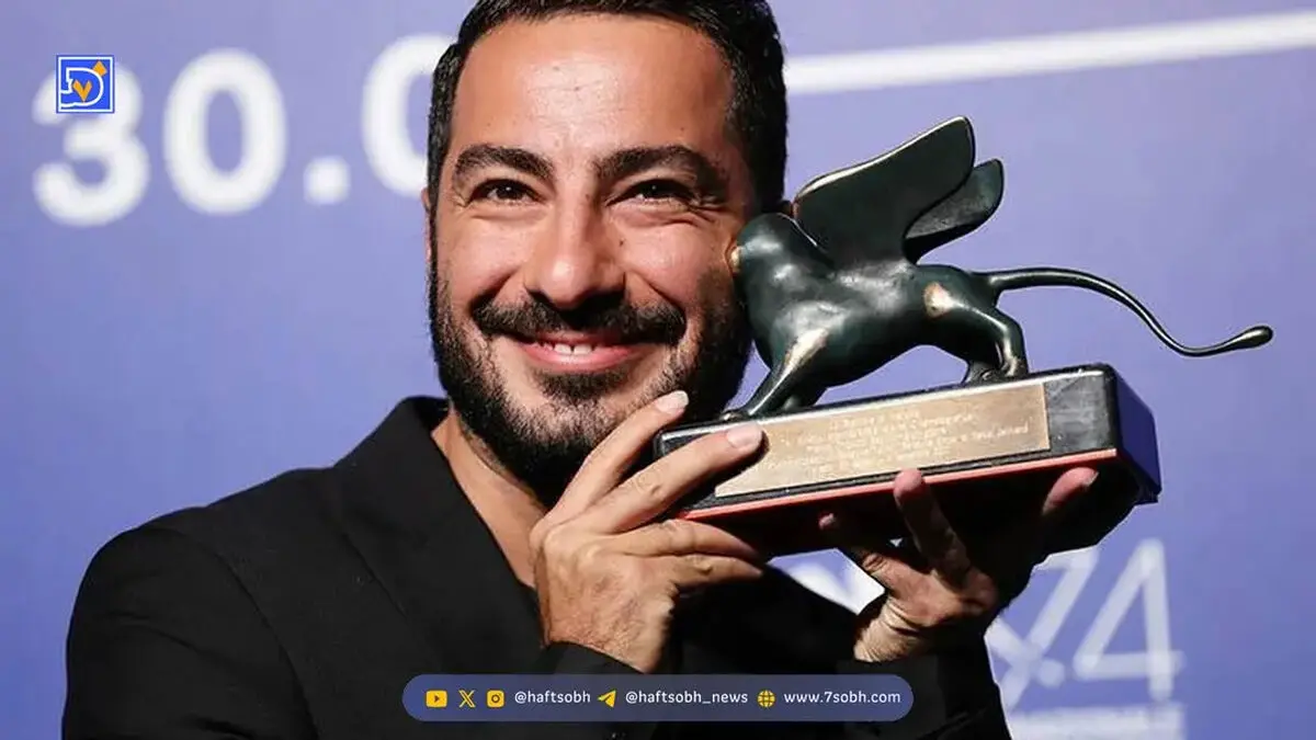 رونمایی از تیپ گنگ نوید محمد‌زاده با گوشواره و استایل تمام مشکی