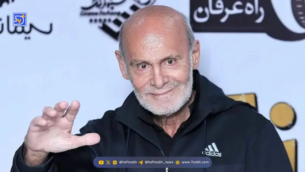 عکس| سفر زمان؛ «جمشید هاشم پور» در 27 سالگی در حال خوانندگی در کافه؛ سال 50