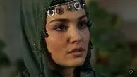 هانده ارچل در مهمانی سال نو طلایی پوشید / استایل کریسمسی خاص و چشم نواز زیباترین زن مسلمان جهان!