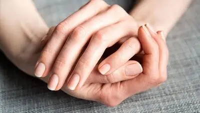چرا ناخن های دست ۴ برابر سریع تر از پا رشد می‌کنند؟