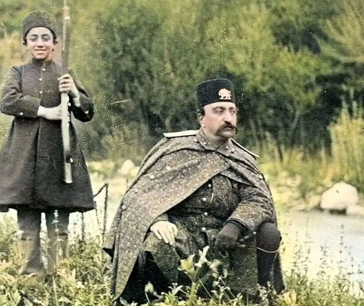 خدمتکاران مخصوص ناصرالدین شاه که دنبال کالسکه‌اش می‌دویدند