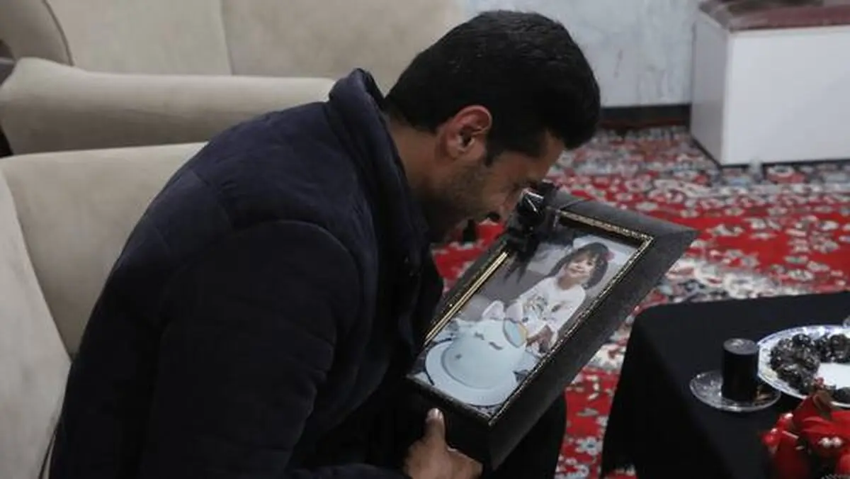 دست دختر ۳ ساله‌ام در دستم بود که به او شلیک کردند