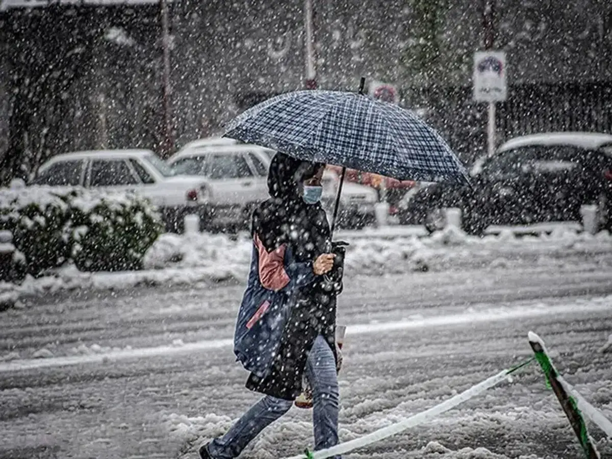 سفر در زمان | تهران برفی در دی‌ماه ۱۳۷۴ + عکس