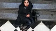 استایل بازیگر نون خ روی پله های خیابان