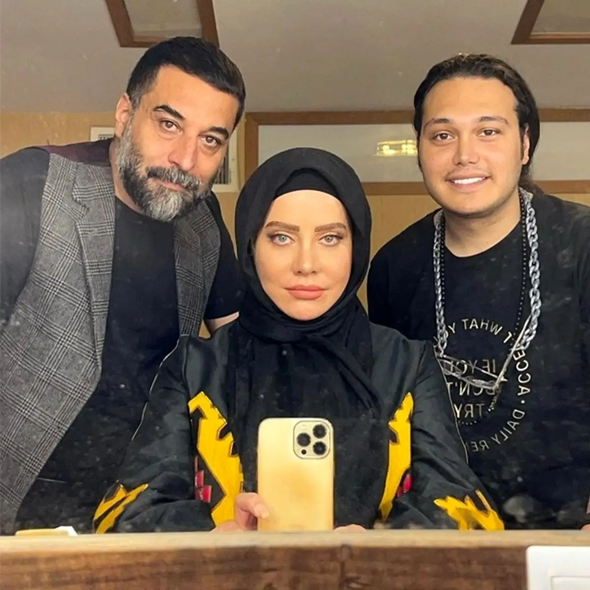 دکوراسیون لوکس و چند صد میلیونی خانه شراره رخام بازیگر سریال ناریا؛ از مبلمان شیک تا تابلو نقاشی و گیاهان غول پیکر (ویدیو)