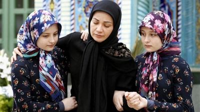 سلفی صمیمانه سونیا حسینی با خواهرشوهر مهربانش در پشت‌صحنه سریال پایتخت + عکس