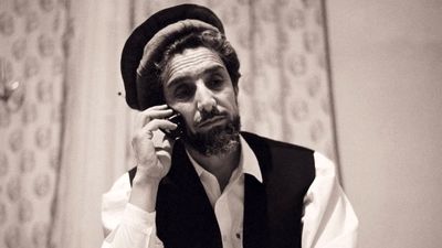عکس؛ سفر در زمان؛ «سردار سلیمانی» در کنار محافظان اش»؛ دهه 90