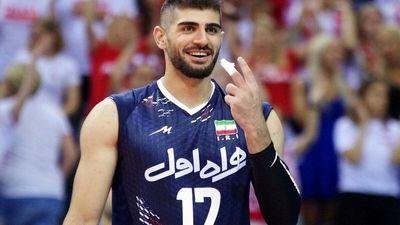 حضور وزیر ورزش و جوانان در نماز جمعه تهران، در راهپیمایی خشم و نصر مردم تهران