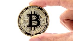 نگه داشتن بیت‌کوین؛ استراتژی موفق در سال ۲۰۲۵