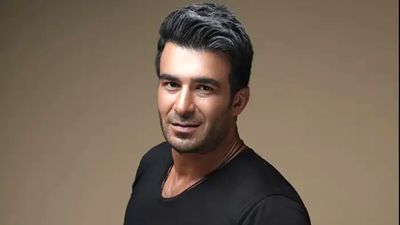 کوروش تهامی با همسرش؛ سلفی عاشقانه این زوج ترکوند 