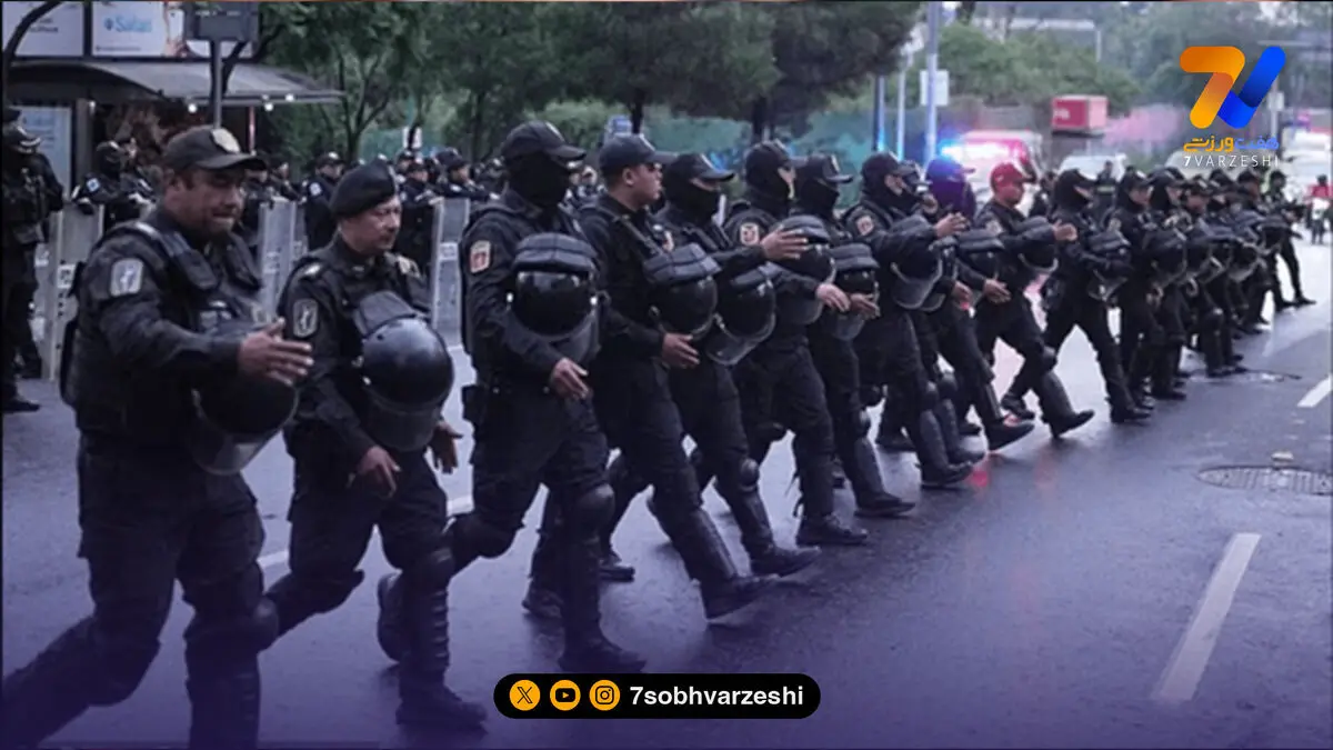 آشوب هواداران مکزیک مقابل هتل انگلیس